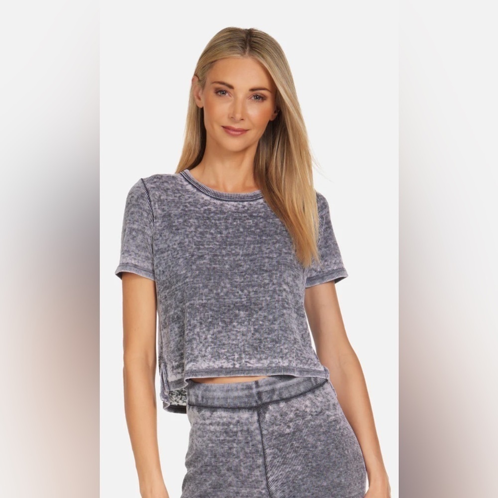 * SOLD * MICHAEL LAUREN Clifford Short Sleeve Cropped Tee in Black
